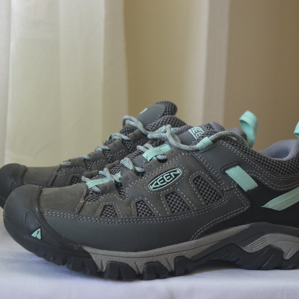 Women's Waterproof Hiking Boot
